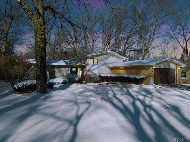 2075 Derby Road, Troy, MI 48084