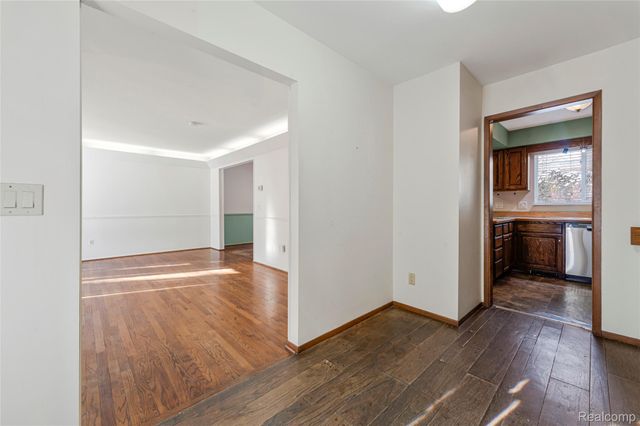 2075 Derby Road, Troy, MI 48084