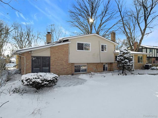 2075 Derby Road, Troy, MI 48084