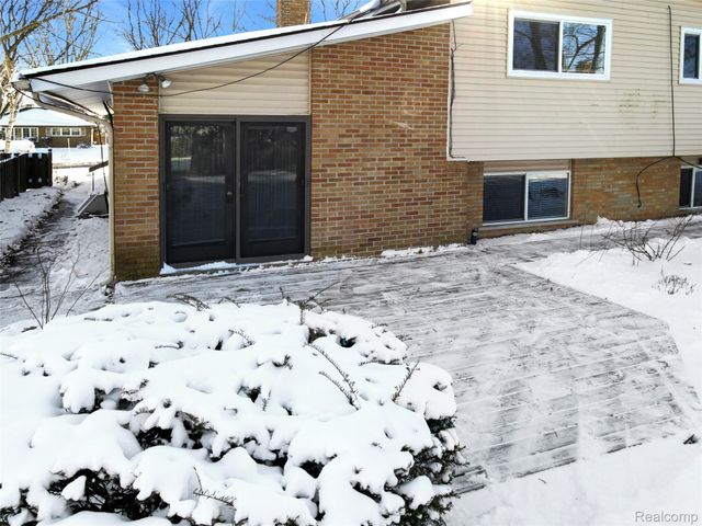 2075 Derby Road, Troy, MI 48084