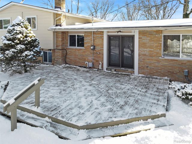 2075 Derby Road, Troy, MI 48084