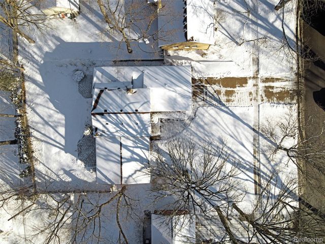 2075 Derby Road, Troy, MI 48084