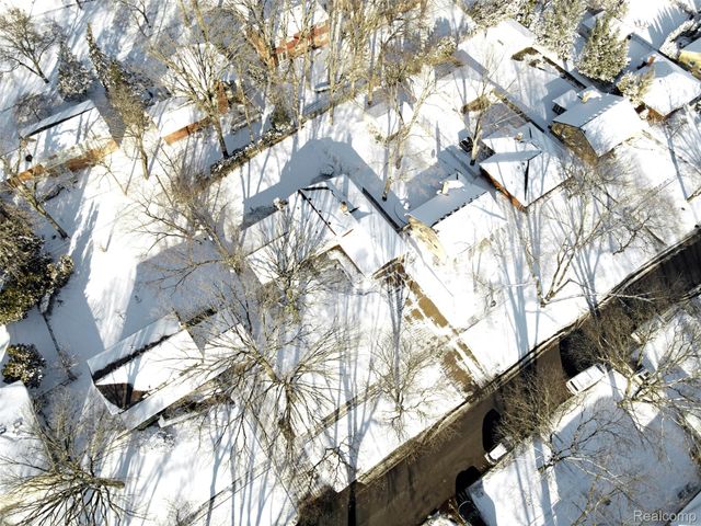 2075 Derby Road, Troy, MI 48084