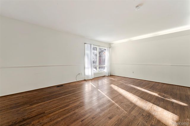 2075 Derby Road, Troy, MI 48084