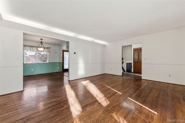 2075 Derby Road, Troy, MI 48084