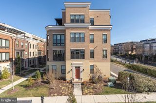 500 SPINDRIFT LN #390, Oxon Hill, MD 20745