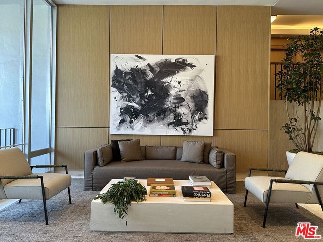 999 N DOHENY Drive 904, West Hollywood, CA 90069