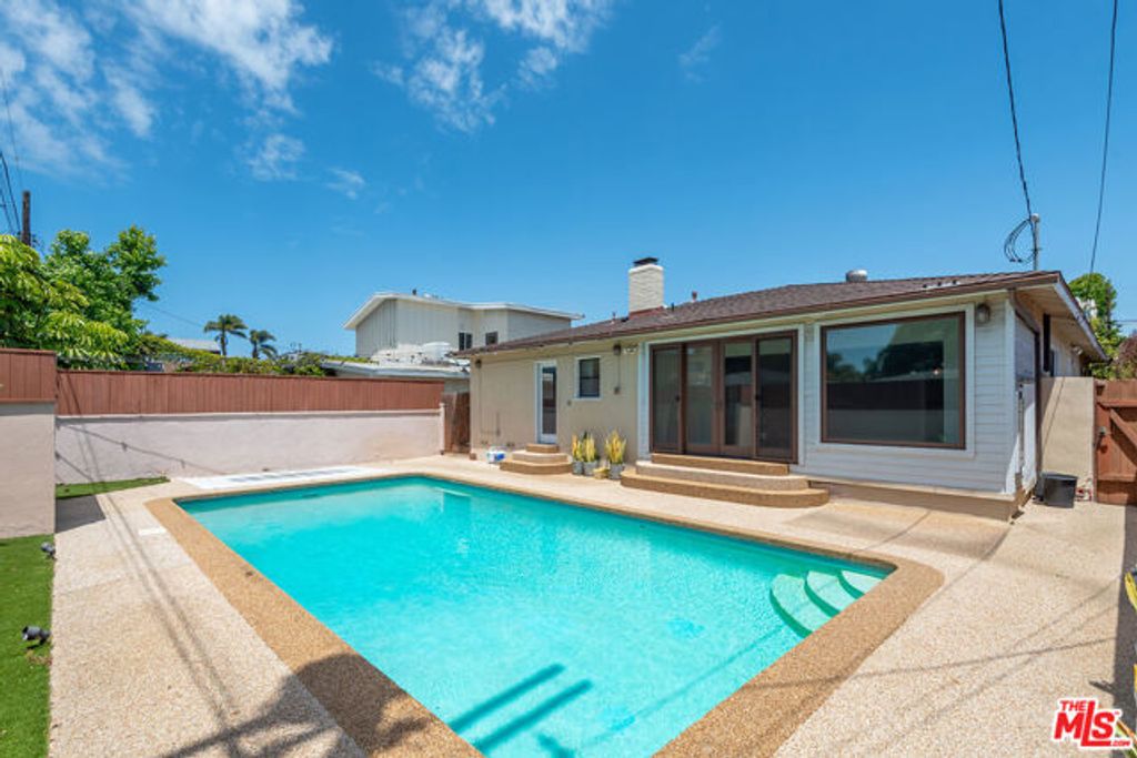 7424 W 81st Street, Los Angeles, CA 90045