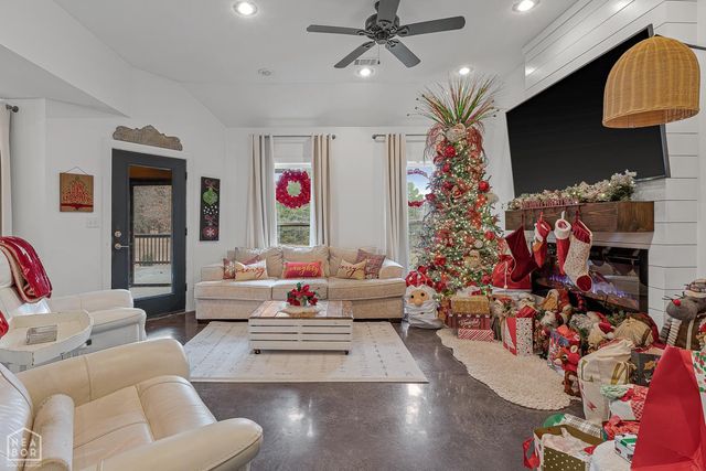 222 County Road 7612, Brookland, AR 72417