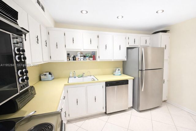 20335 W Country Club Dr 2509, Aventura, FL 33180