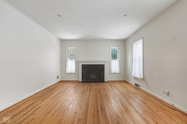 5214 Woodside Drive, Indianapolis, IN 46228