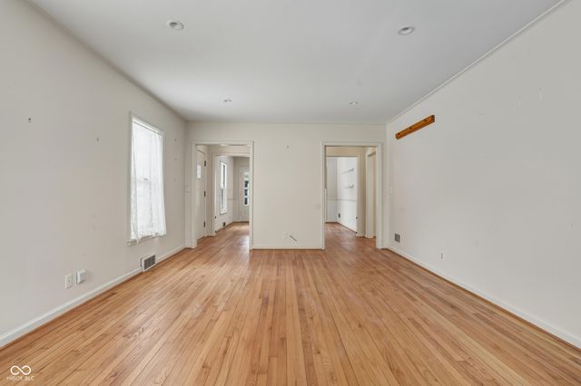 5214 Woodside Drive, Indianapolis, IN 46228