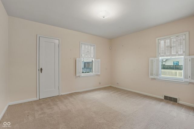 5214 Woodside Drive, Indianapolis, IN 46228