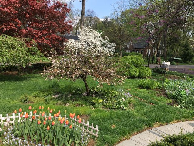 5214 Woodside Drive, Indianapolis, IN 46228