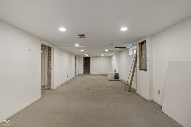 5214 Woodside Drive, Indianapolis, IN 46228