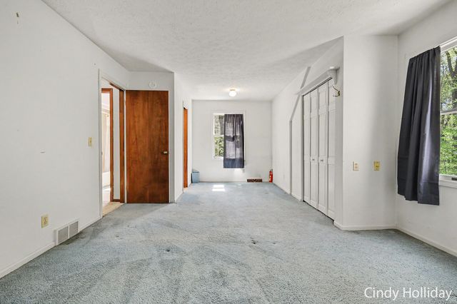 7550 Woodsy End Street, Middleville, MI 49333