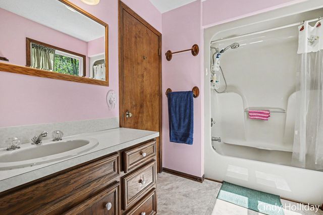 7550 Woodsy End Street, Middleville, MI 49333
