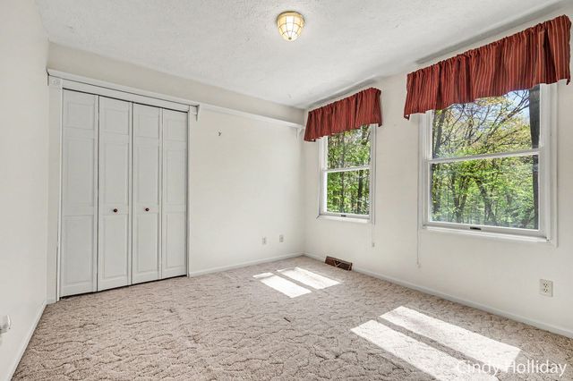 7550 Woodsy End Street, Middleville, MI 49333