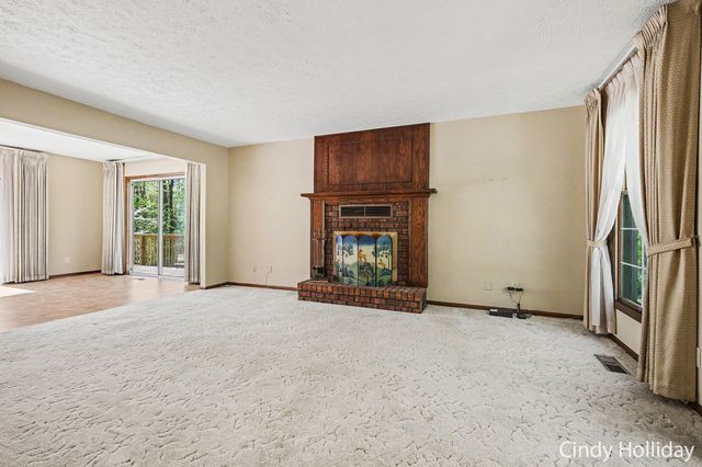 7550 Woodsy End Street, Middleville, MI 49333