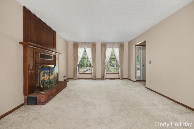 7550 Woodsy End Street, Middleville, MI 49333