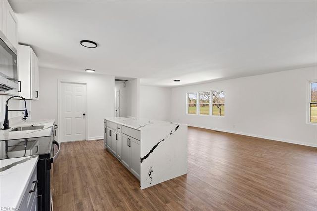 584 Gilpark RD, Dendron, VA 23839