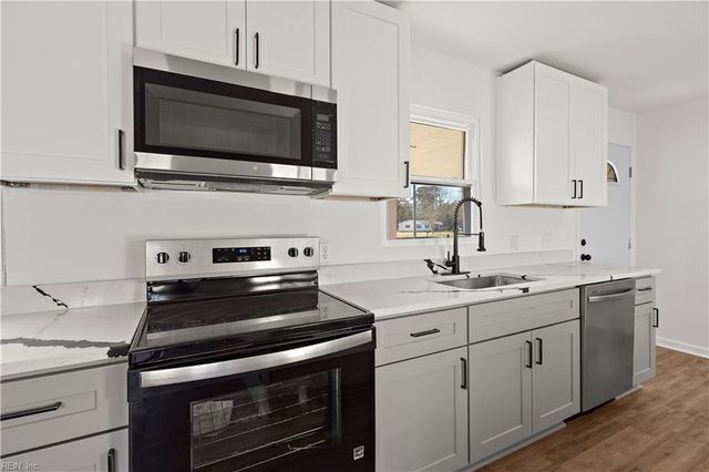 584 Gilpark RD, Dendron, VA 23839