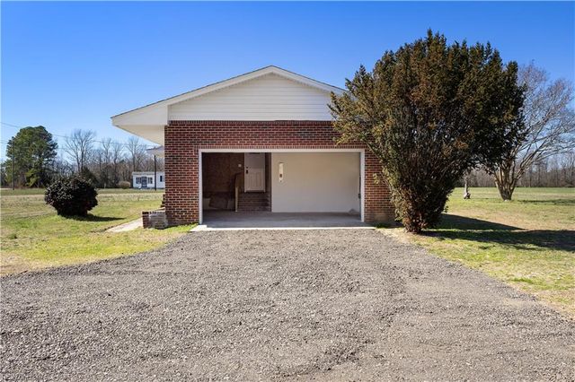 584 Gilpark RD, Dendron, VA 23839