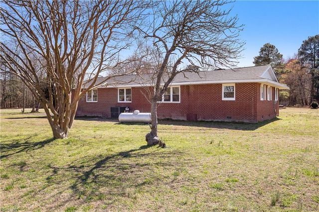 584 Gilpark RD, Dendron, VA 23839