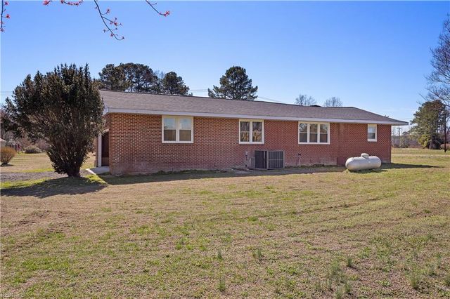 584 Gilpark RD, Dendron, VA 23839