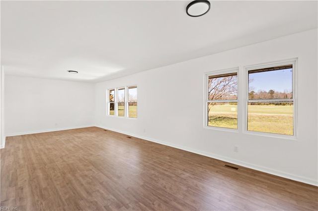 584 Gilpark RD, Dendron, VA 23839