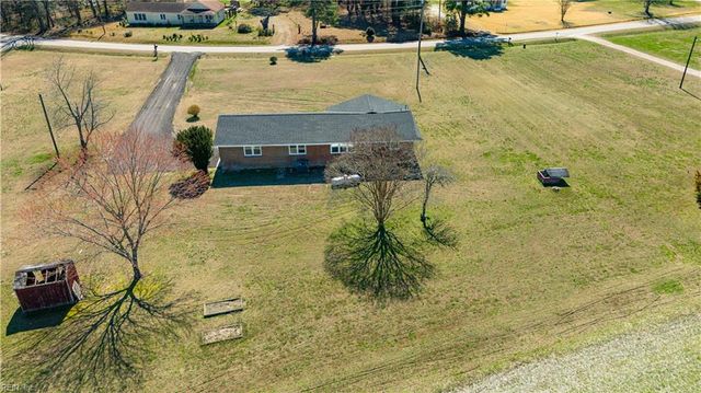 584 Gilpark RD, Dendron, VA 23839