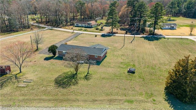 584 Gilpark RD, Dendron, VA 23839