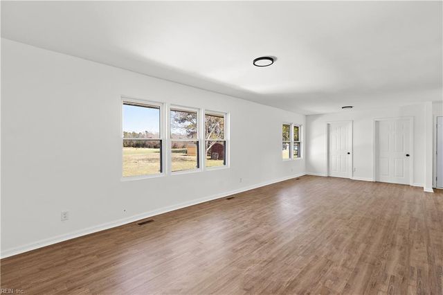 584 Gilpark RD, Dendron, VA 23839