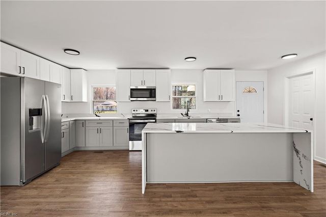 584 Gilpark RD, Dendron, VA 23839