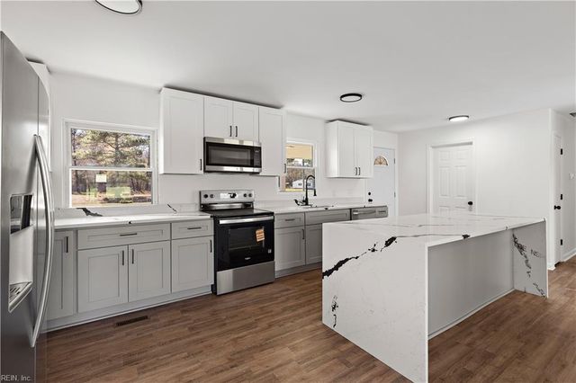 584 Gilpark RD, Dendron, VA 23839