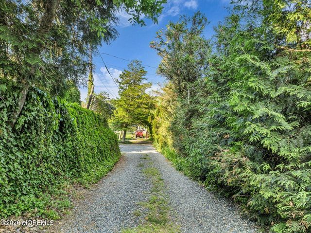 475 Locust Point Road, Rumson, NJ 07760