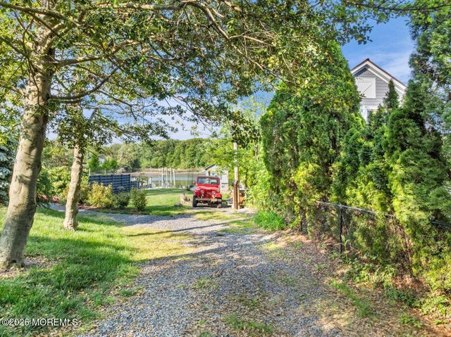 475 Locust Point Road, Rumson, NJ 07760