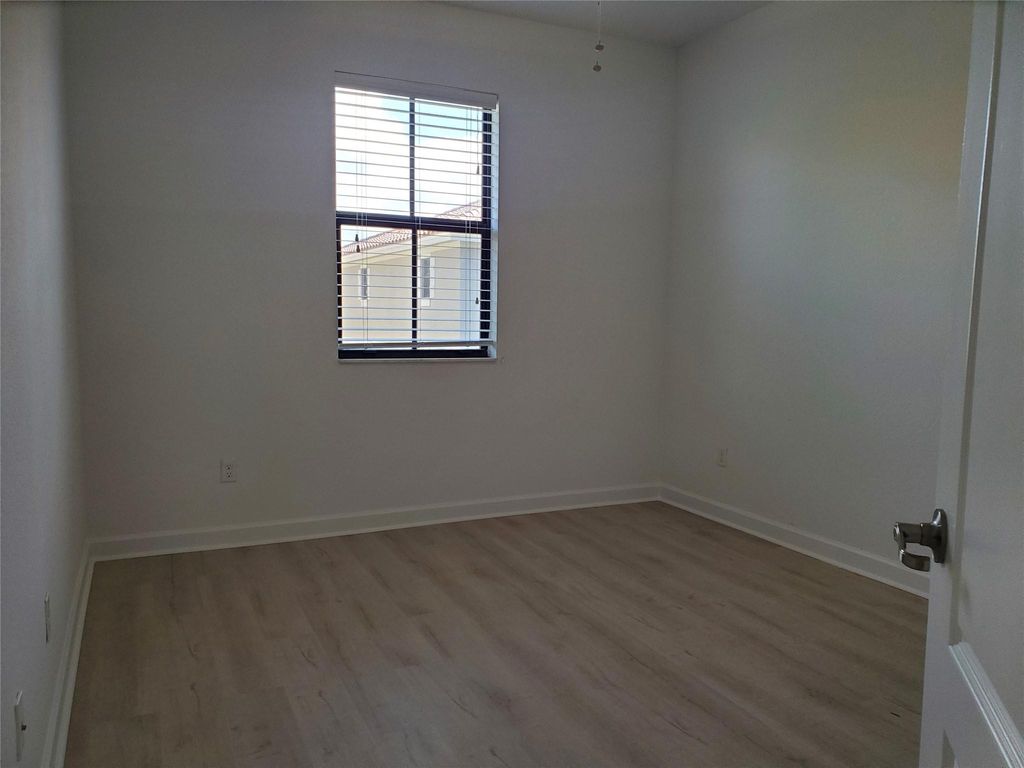 Image 11 of property listing at 9627 Watercrest Isle, Parkland, FL 33076