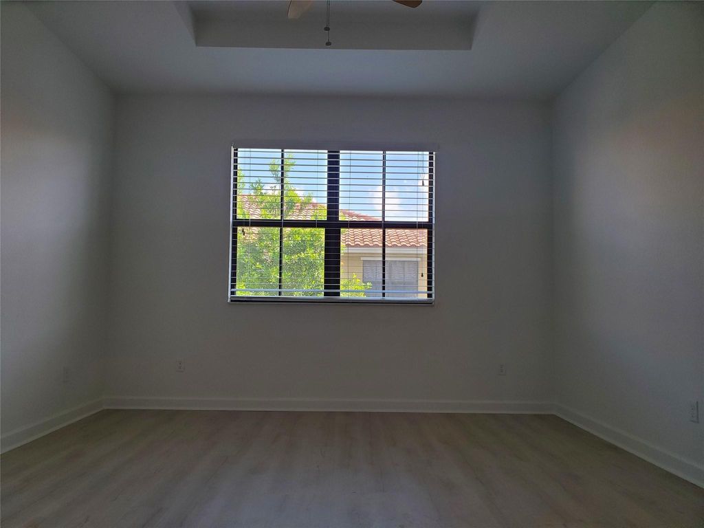 Image 13 of property listing at 9627 Watercrest Isle, Parkland, FL 33076