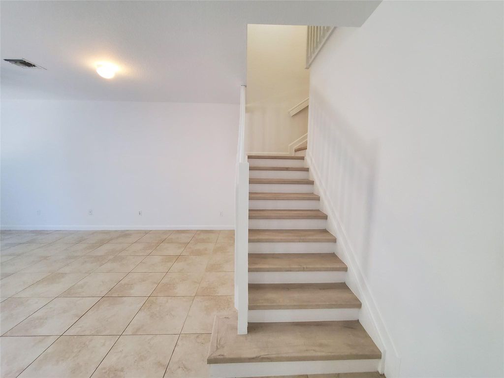 Image 14 of property listing at 9627 Watercrest Isle, Parkland, FL 33076