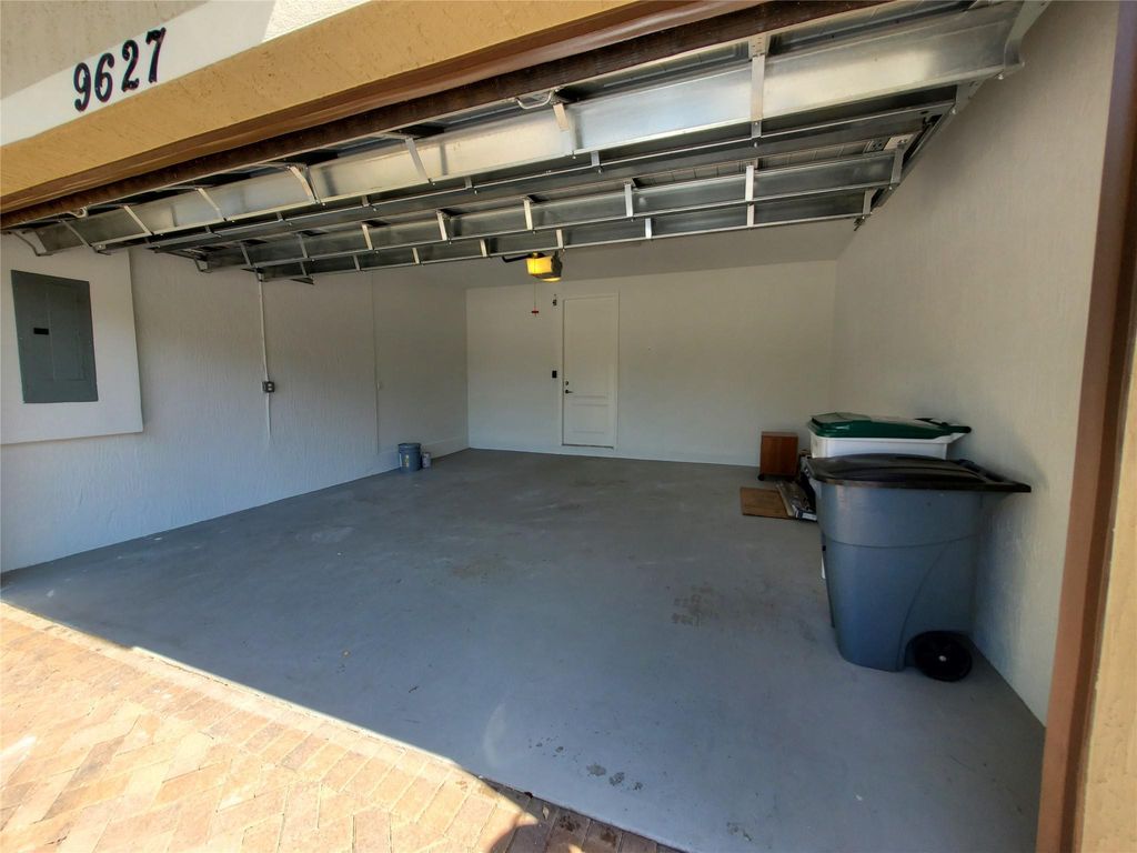 Image 15 of property listing at 9627 Watercrest Isle, Parkland, FL 33076