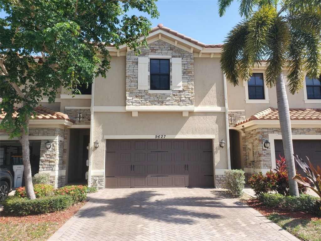Image 25 of property listing at 9627 Watercrest Isle, Parkland, FL 33076