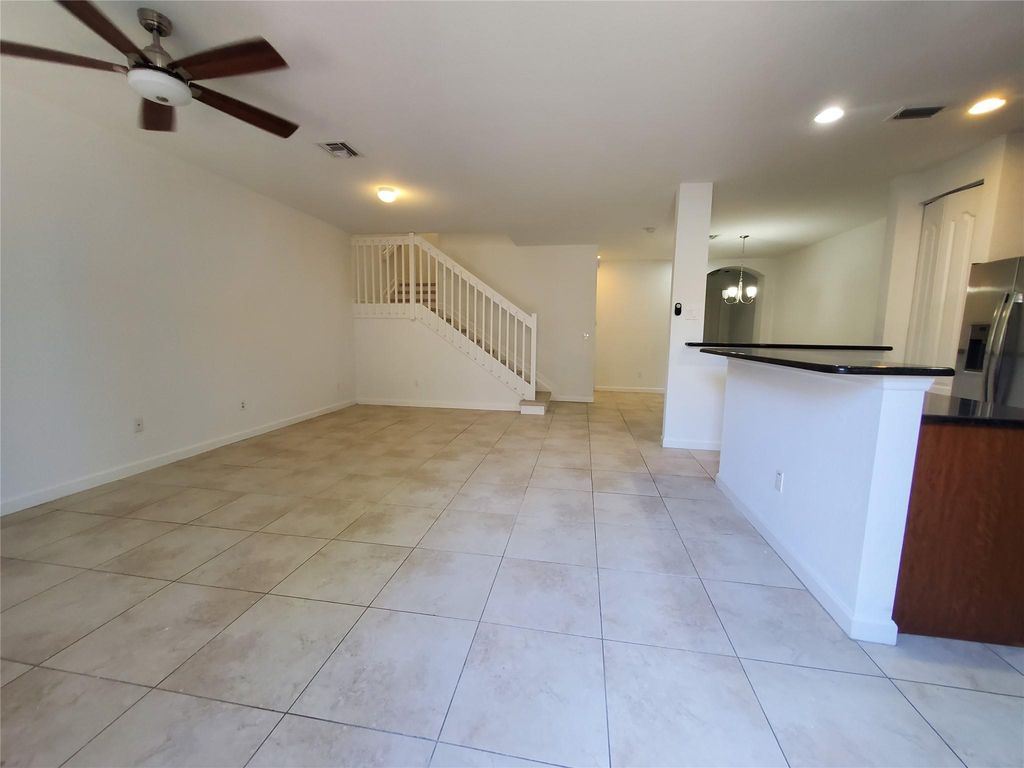 Image 5 of property listing at 9627 Watercrest Isle, Parkland, FL 33076