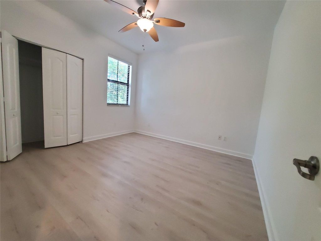 Image 7 of property listing at 9627 Watercrest Isle, Parkland, FL 33076