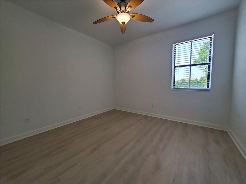 Image 8 of property listing at 9627 Watercrest Isle, Parkland, FL 33076