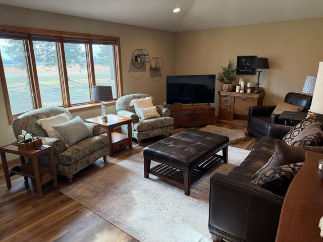 16612 670th Avenue, Alden, MN 56009