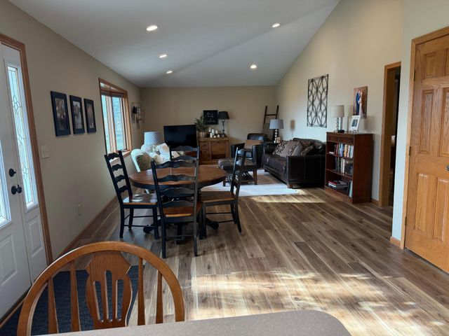 16612 670th Avenue, Alden, MN 56009