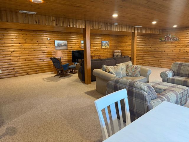 16612 670th Avenue, Alden, MN 56009