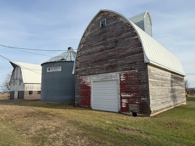 16612 670th Avenue, Alden, MN 56009