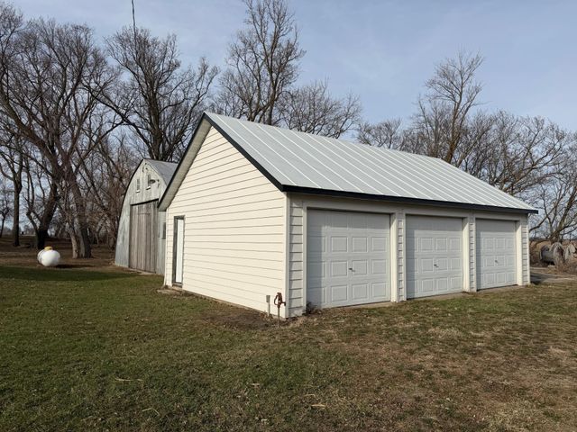 16612 670th Avenue, Alden, MN 56009